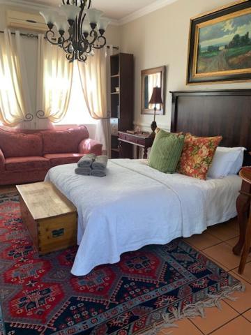 A Tapestry Garden Guest House Почефструм Экстерьер фото