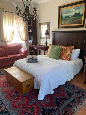 A Tapestry Garden Guest House Почефструм Экстерьер фото