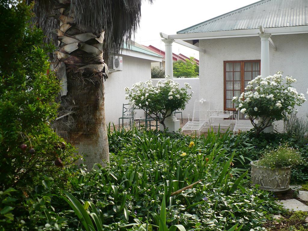 A Tapestry Garden Guest House Почефструм Экстерьер фото