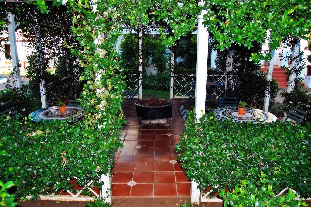 A Tapestry Garden Guest House Почефструм Экстерьер фото