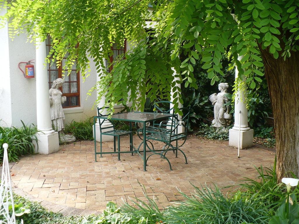 A Tapestry Garden Guest House Почефструм Экстерьер фото