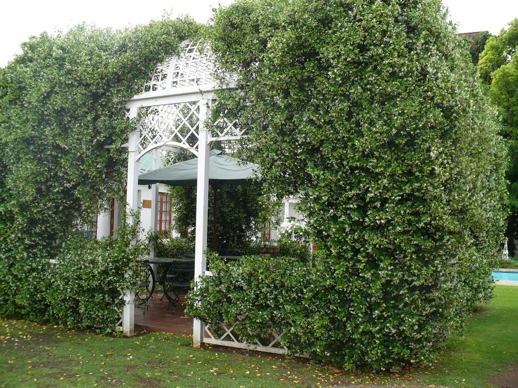 A Tapestry Garden Guest House Почефструм Экстерьер фото
