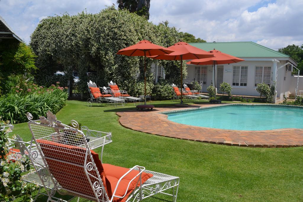 A Tapestry Garden Guest House Почефструм Экстерьер фото
