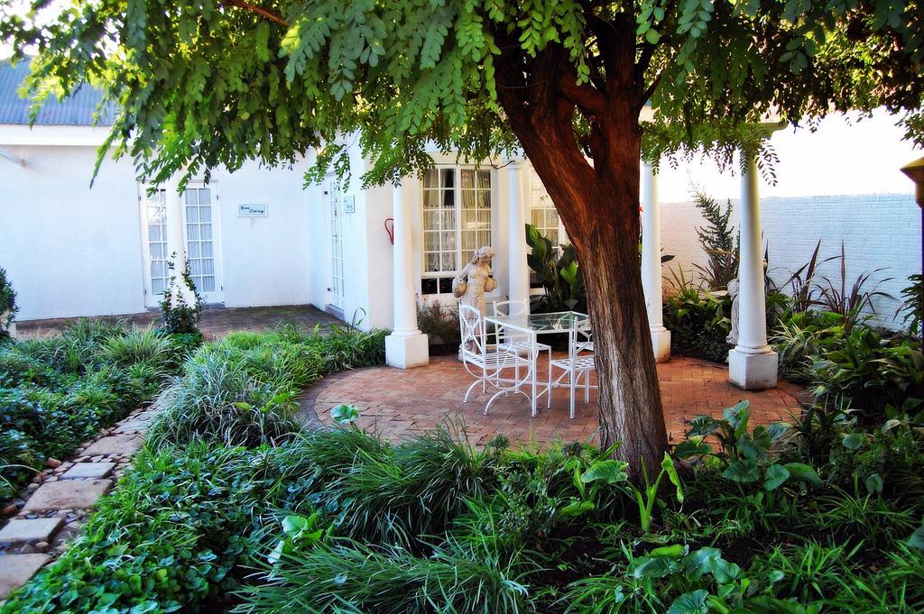 A Tapestry Garden Guest House Почефструм Экстерьер фото
