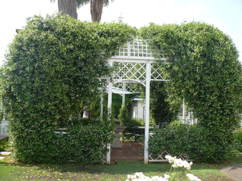 A Tapestry Garden Guest House Почефструм Экстерьер фото